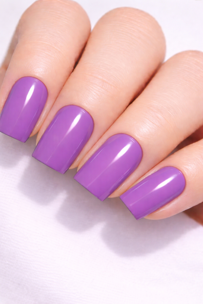Violet Élégance – Carré Court | Prêt-à-Porter | La Plume de Stella