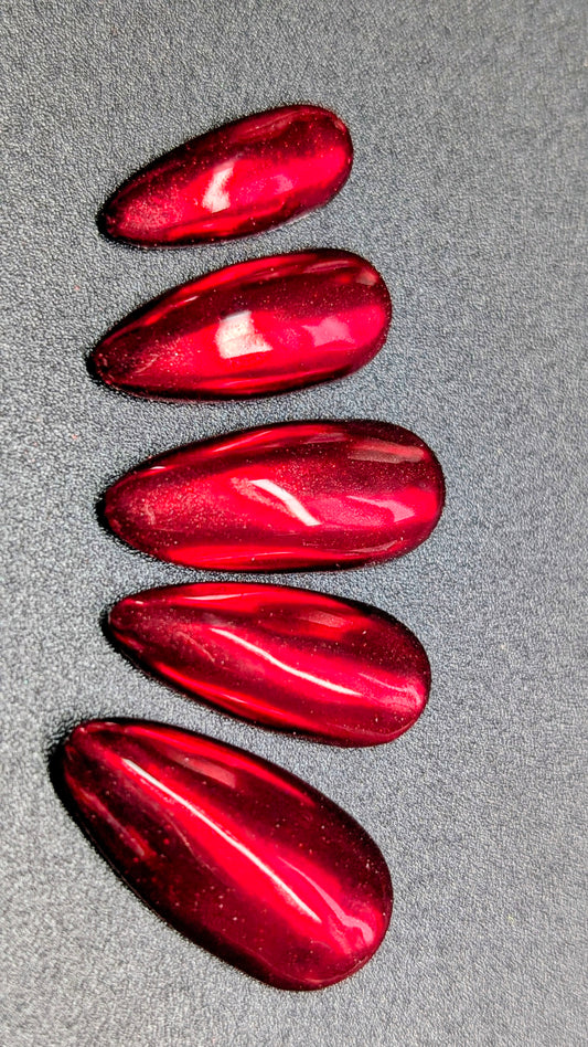 Ruby – Chrome Rouge en amande  | Créations de Stella – La Plume de Stella